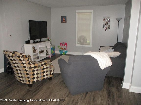 2nd image of 209 Mineral St