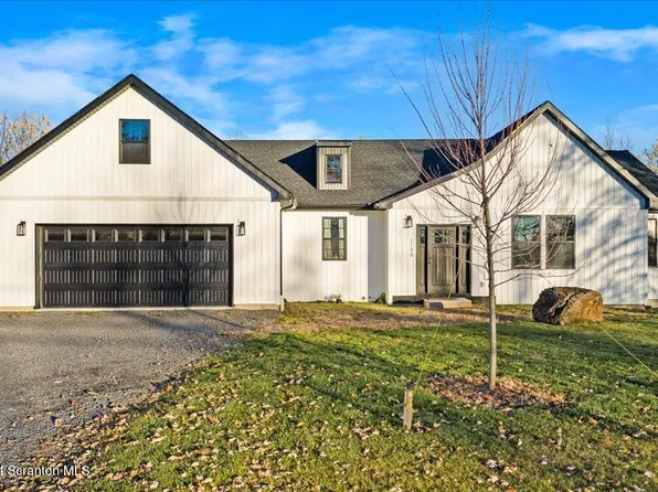 1198 Lakeland Dr, Scott Township, PA 18433