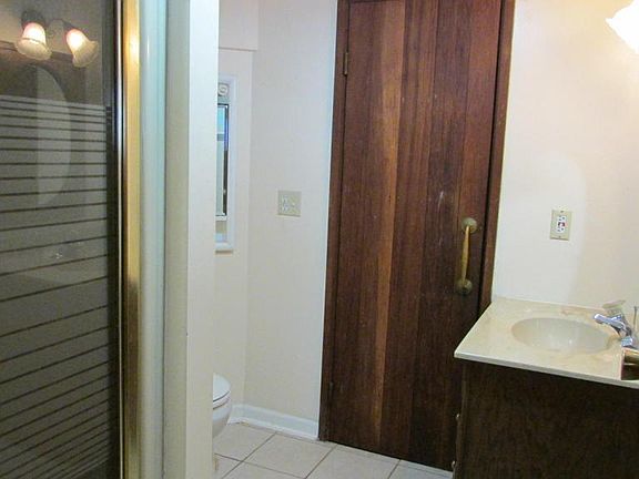 5th image of 1408 E Mason St