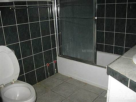 5th image of 2558 15th Ave N