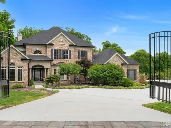 17 West Dr, Chesterfield, MO 63017