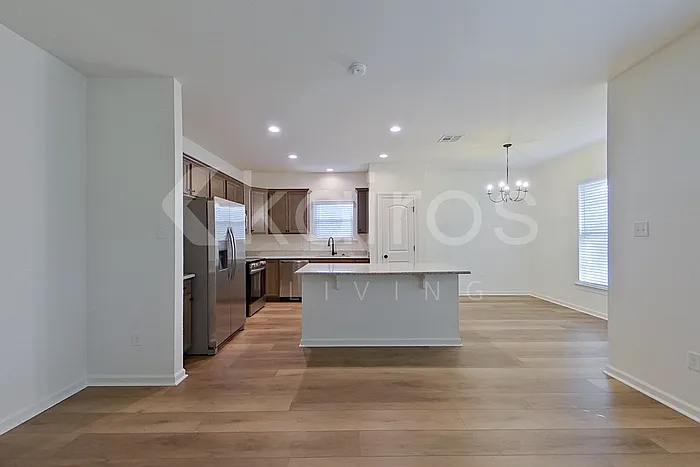 4 bed, 2.0 bath, 1826 sqft, $2,075 — Photo 4