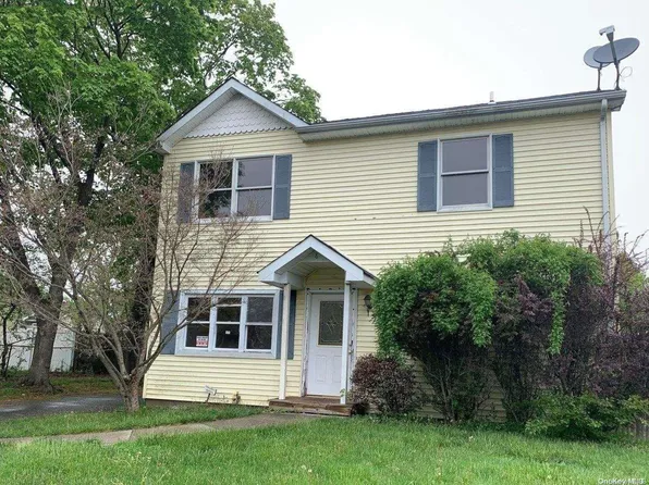 8 Cherry Street, Central Islip, NY 11722