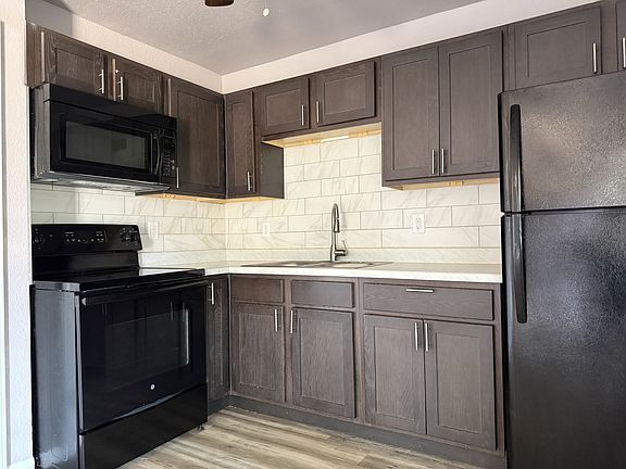 3rd image of 2826 Cedar Cir #3