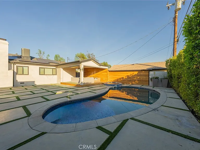 7719 Rhodes Ave — Photo 10