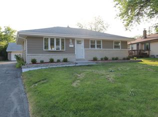 W147N8649 McKinley Dr, Menomonee Falls, WI 53051