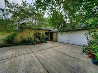 619 S Rivershire Dr, Conroe, TX 77304