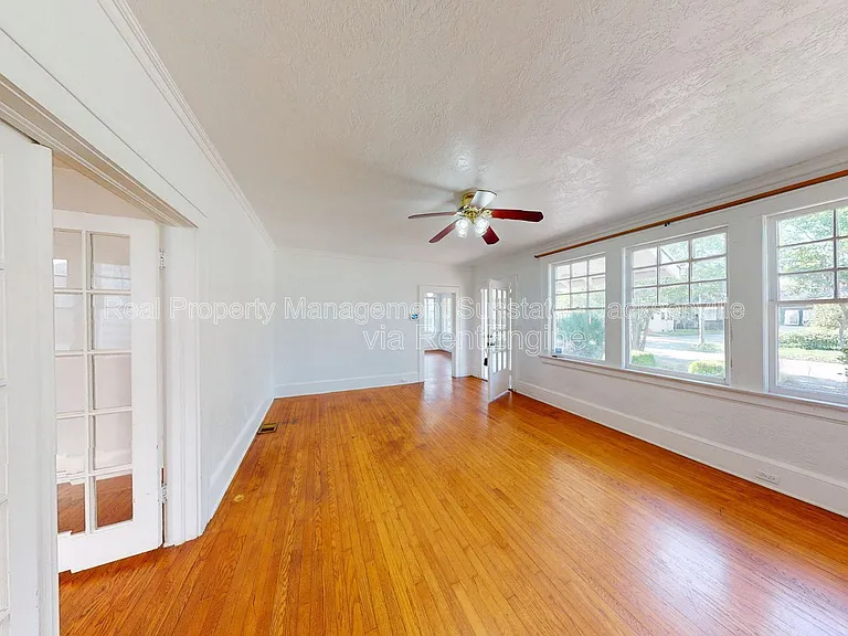 231 W 10th St — Photo 5