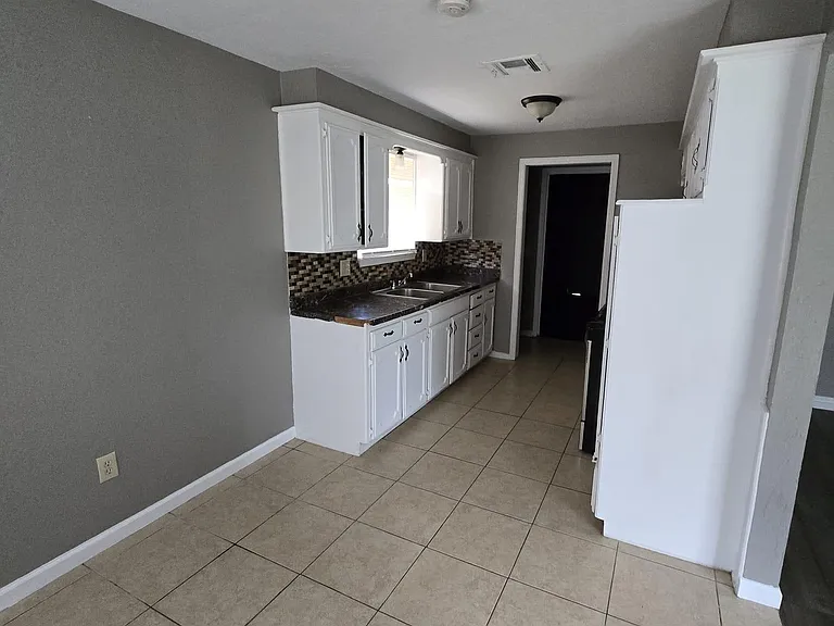 4516 SE 50th St — Photo 5