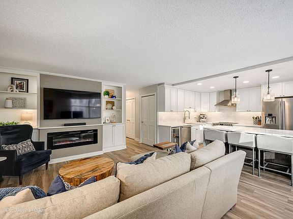 5th image of 3033 N Sheridan Rd APT M1