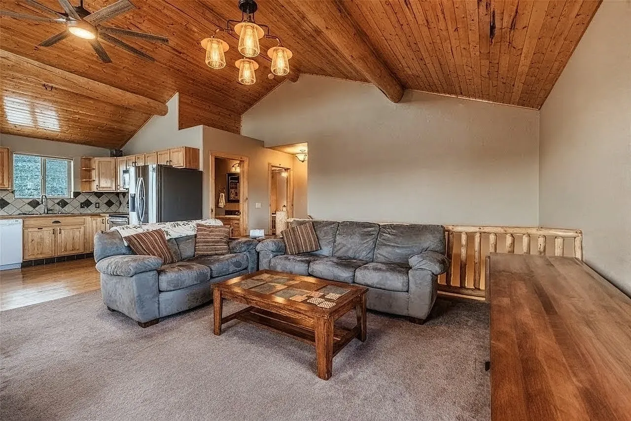 3 bed, 2008 sqft, $2,500 — Photo 3