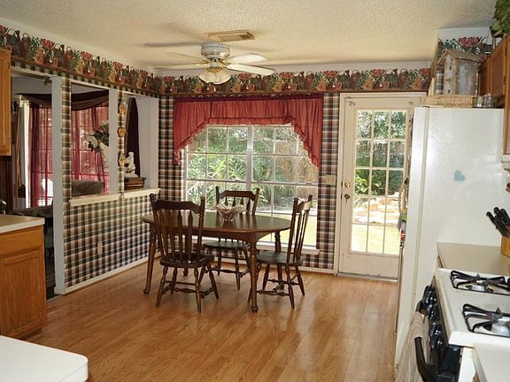Another view of kitchen & breakfast room.