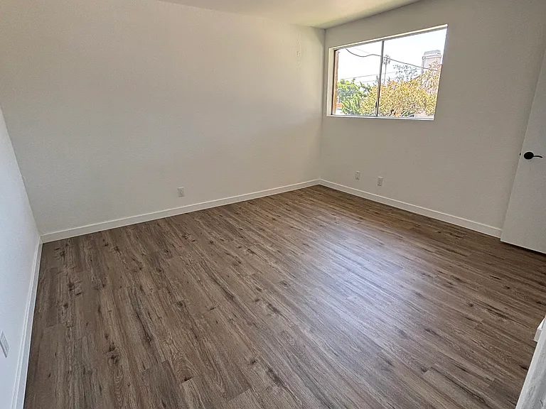 1517 Acacia #13 — Photo 4