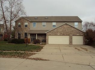 2906 River Oak Dr, Champaign, IL 61822