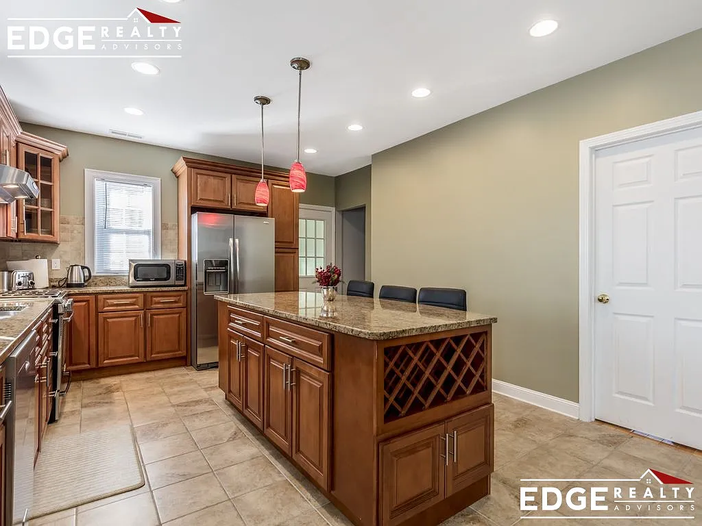 5 bed, 4.0 bath, $7,500 — Photo 3