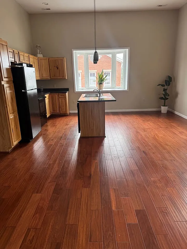 2 bed, 1180 sqft, $1,300 — Photo 1