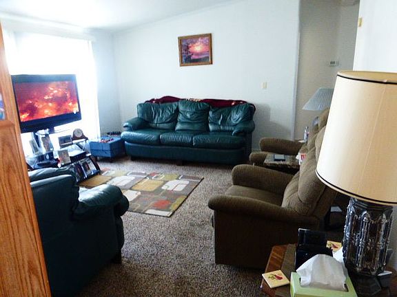 4th image of 667 N Ironwood Ave