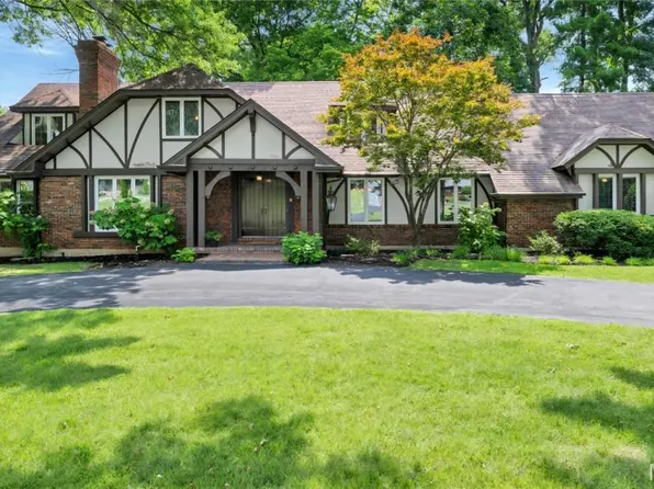56 Meadowbrook Country Club Est, Ballwin, MO 63011