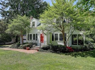 11 Chachapacassett Rd, Barrington, RI 02806