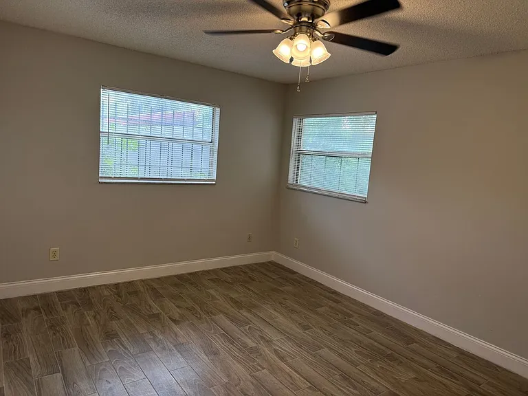 1405 Nieuport Ln — Photo 5