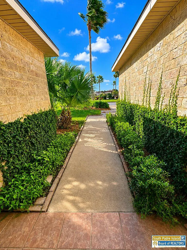 2 bed, 2.0 bath, 1726 sqft, $2,250 — Photo 2