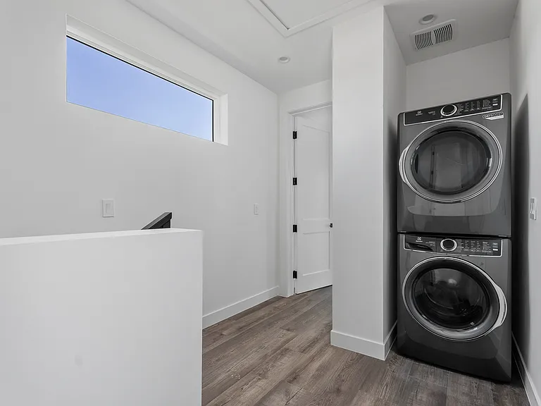 1325 W Ash Ave #B — Photo 9