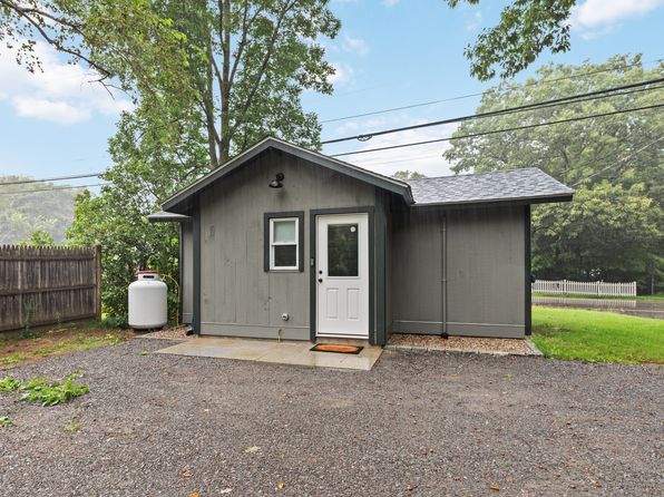 1540 Main St