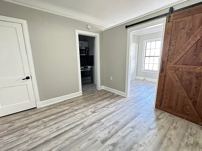 4400 Gaston Ave #6 — Photo 3