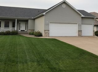 7527 31st Street Pl N, Oakdale, MN 55128