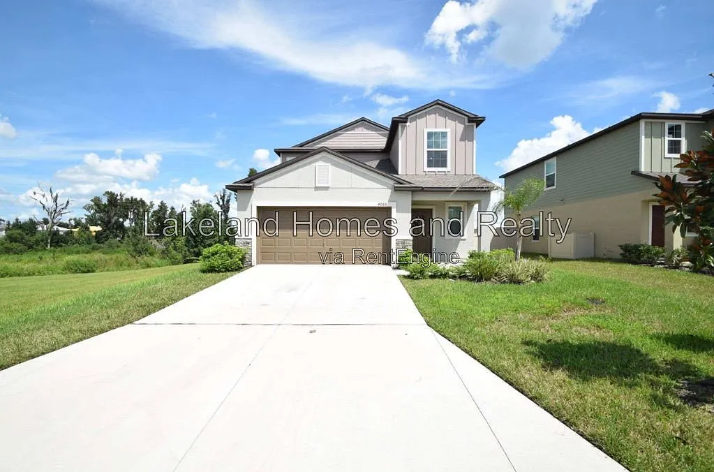 5 bed, 2.5 bath, $2,500 — Photo 1