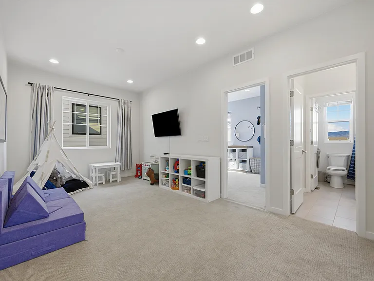 8989 Bellsong Dr — Photo 12