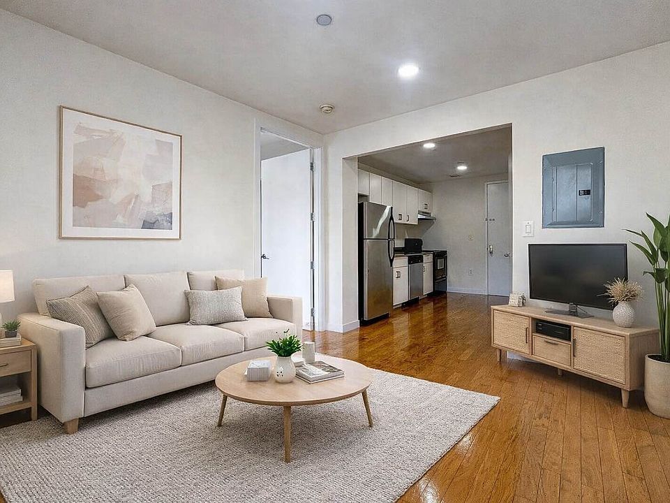 1st image of 918 Metropolitan Ave #306