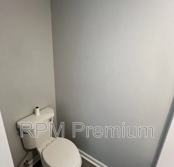 8803 Orleans Dr — Photo 16