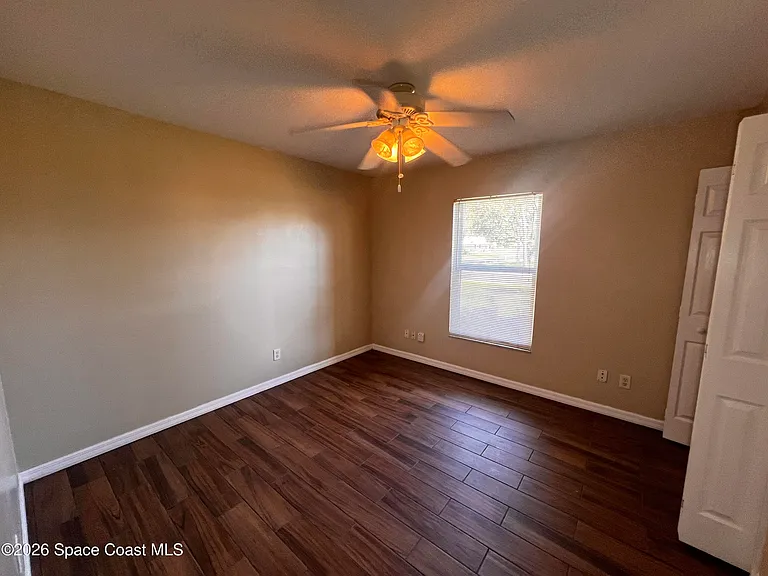 1960 Myrtle Ct NE — Photo 12