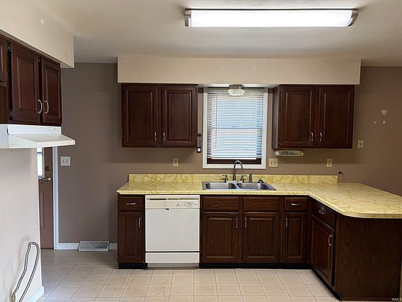 3rd image of 3430 W County Line Rd