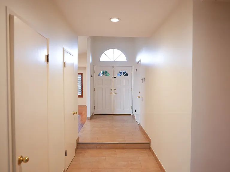 18129 Hatteras St — Photo 11