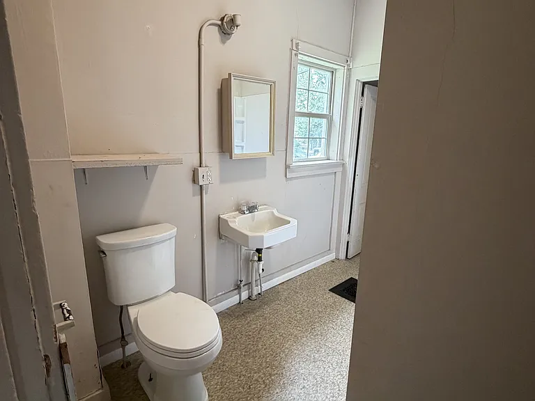 517 W Marion St #B — Photo 2