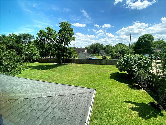 3rd image of 12122 Ross Rd