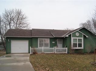1173 Greenwood Park, Tonganoxie, KS 66086