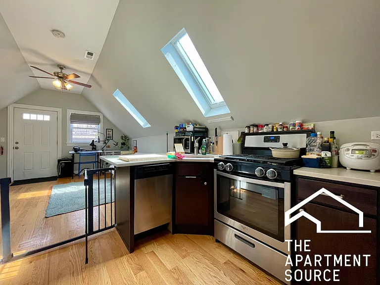 3611 W Wolfram St #2R — Photo 8