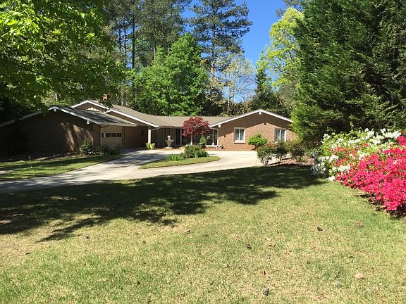 Front of 527 Ridgewater Dr.