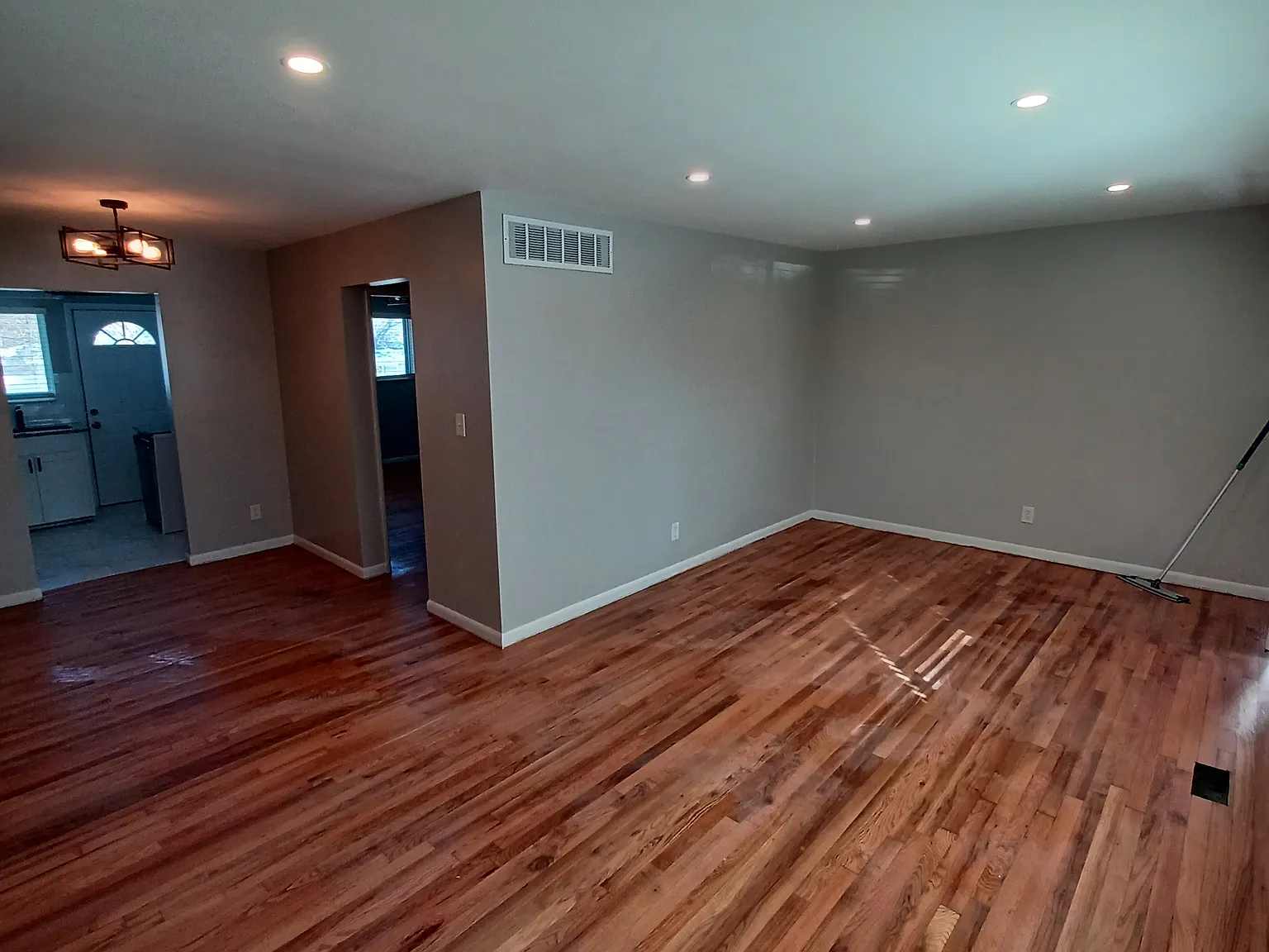 1 bed, 800 sqft, $1,195 — Photo 3