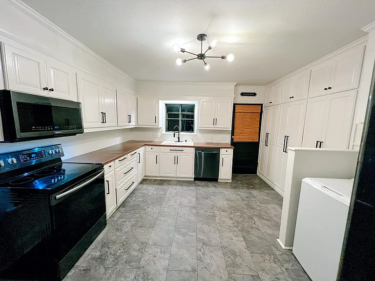 132 Albany Ave #1 — Photo 11