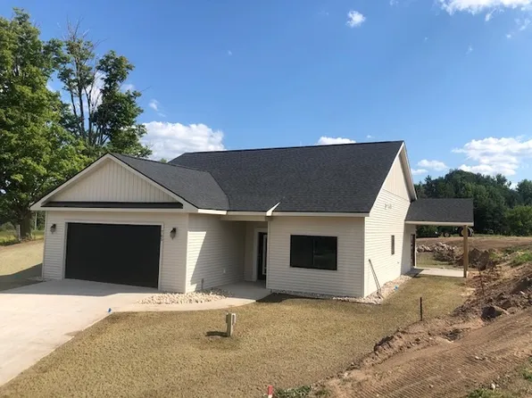 705 Maple Creek Blvd, Petoskey, MI 49770