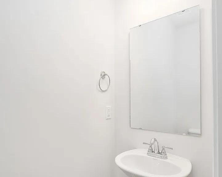 775 Justify Loop — Photo 26