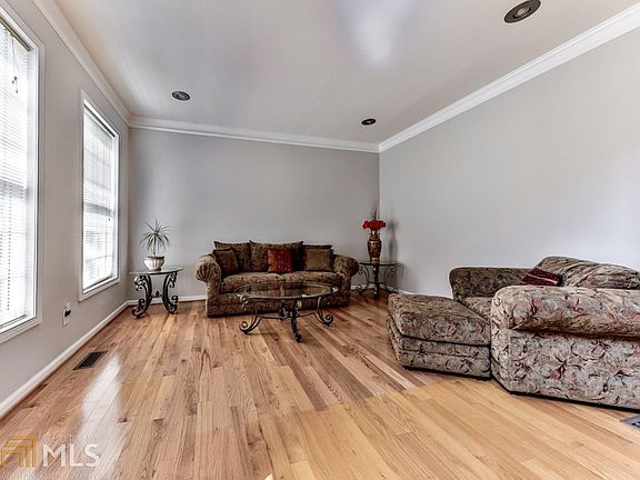 4th image of 104 Serenade Ln