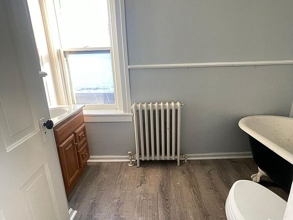 3rd image of 1304 27th St APT 3