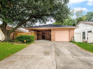 4604 Meadowood Dr, Baytown, TX 77521