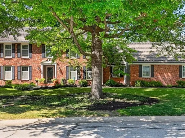22 NE Bayview Dr, Lees Summit, MO 64064