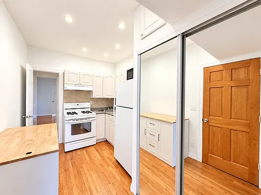 Kitchen, photo 1